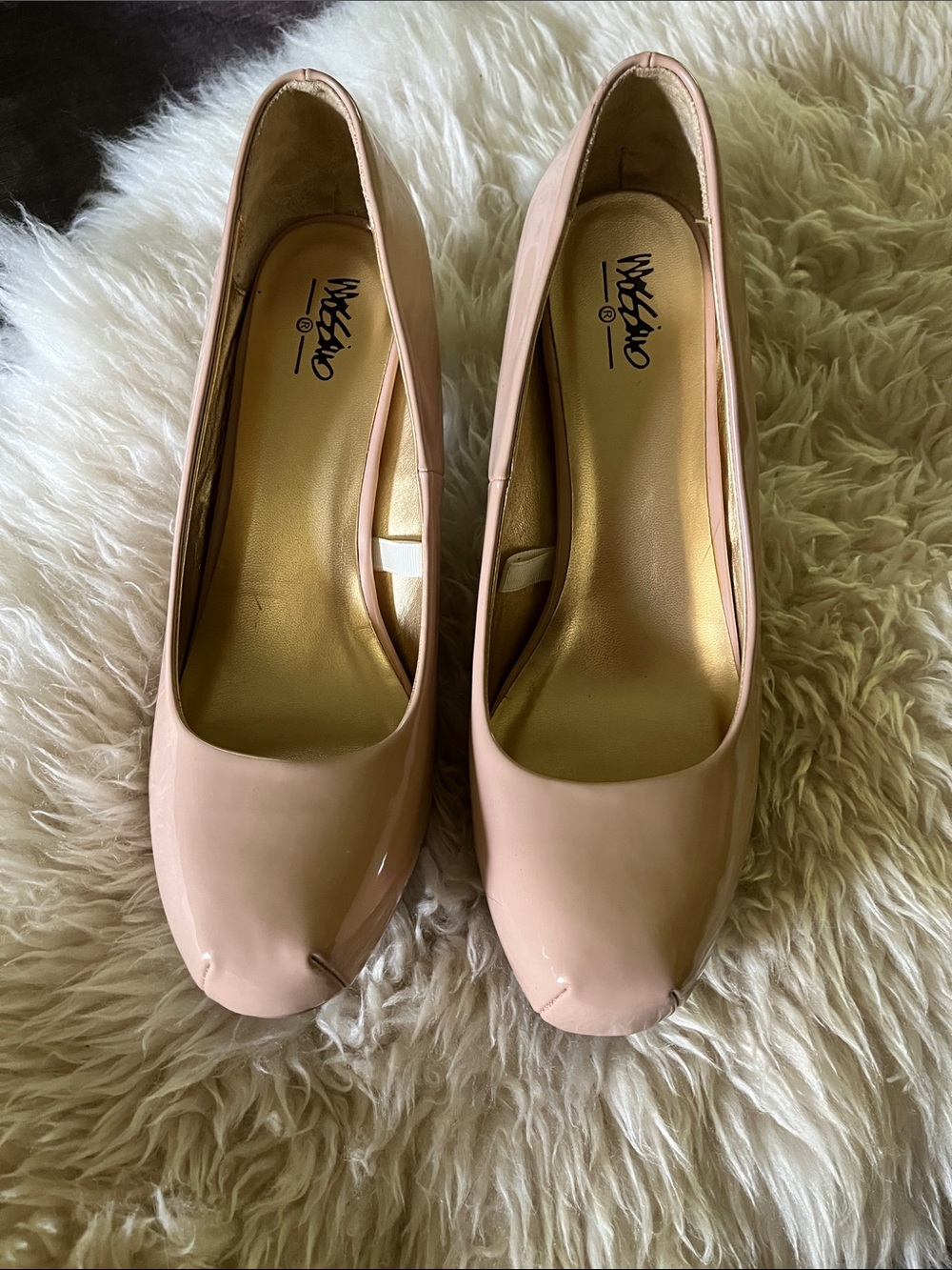 Mossimo Supply Co. Blush Patent Round-Toe Pumps 8.5